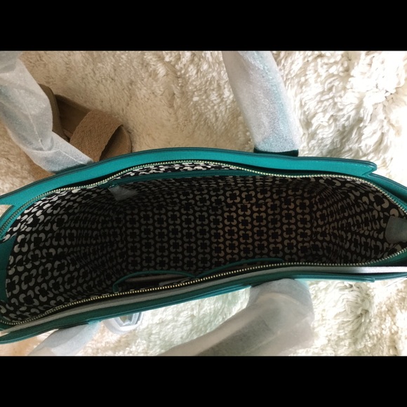 Vera Bradley Tote - Picture 2 of 4